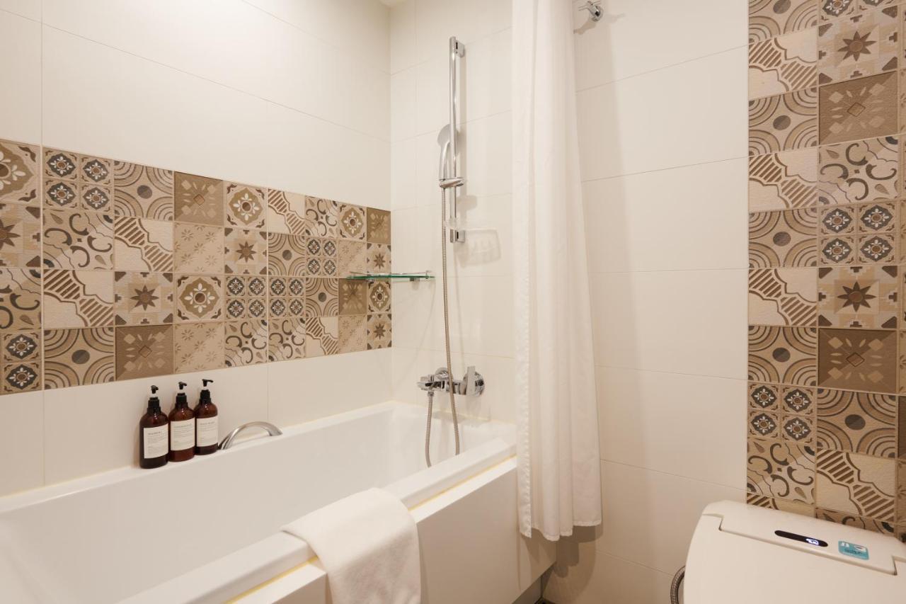 Upgrade to Deluxe Double Room,1195440862:JPEG