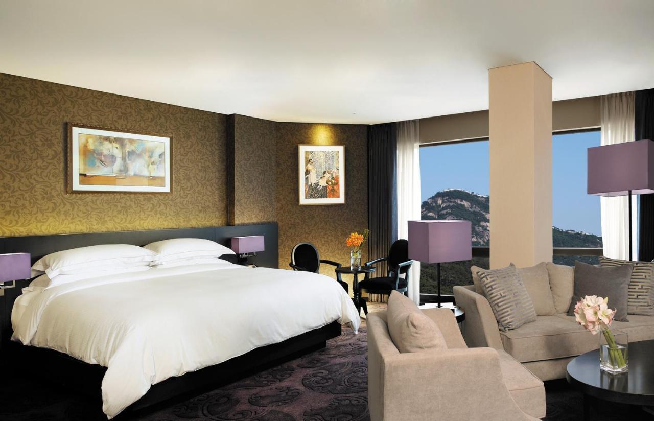 Executive Suite,1595403447:JPEG