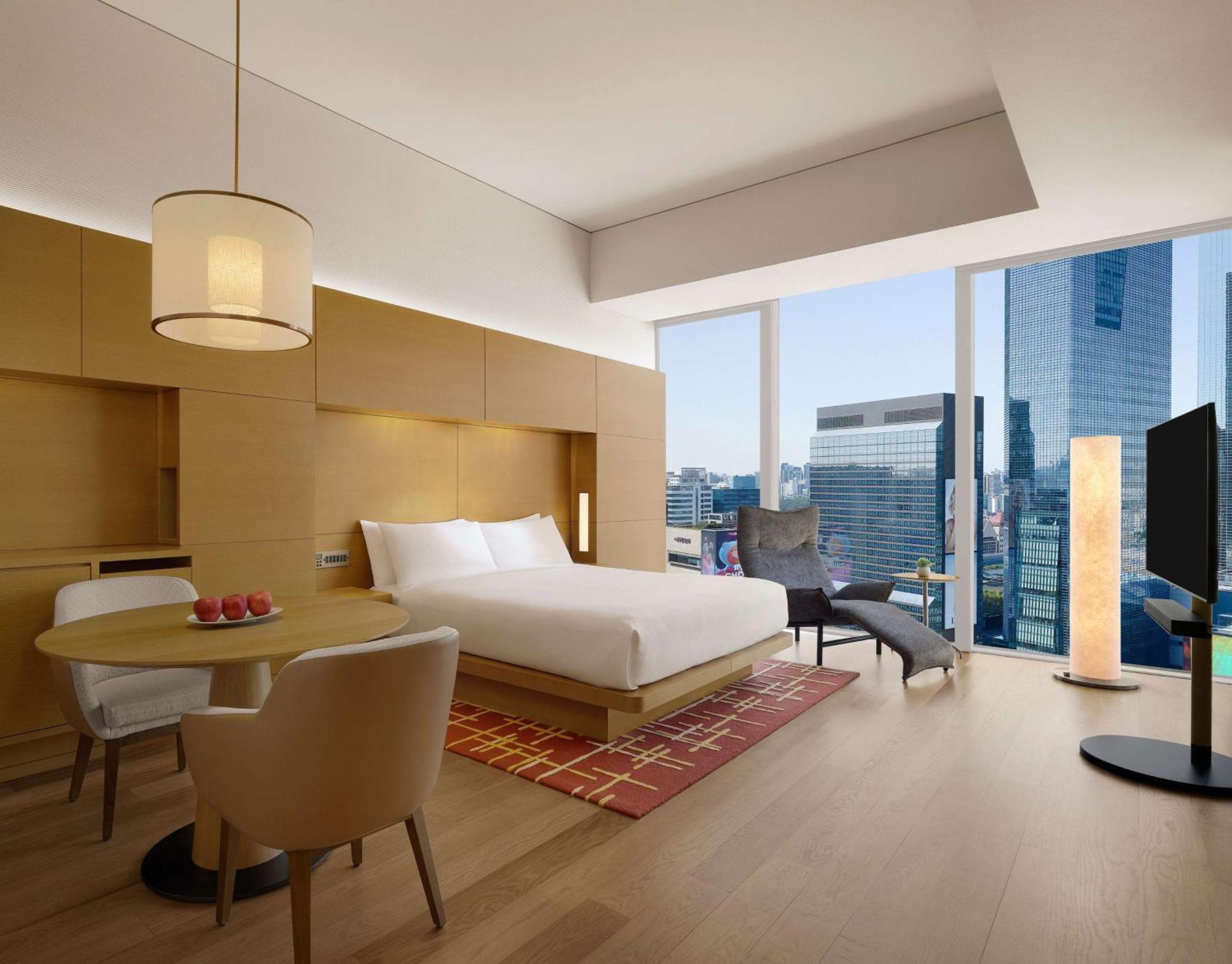 1 King Bed City View Premium,1319095198:JPEG