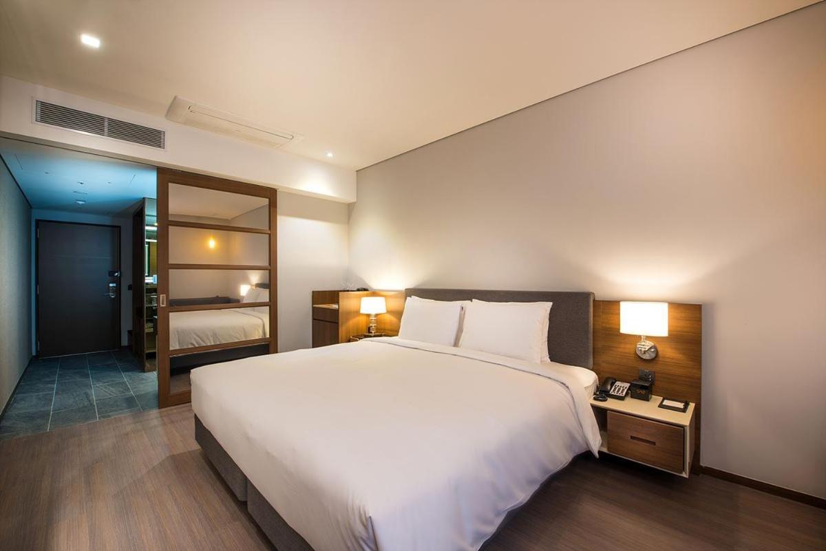 Standard King Room,898506226:JPEG