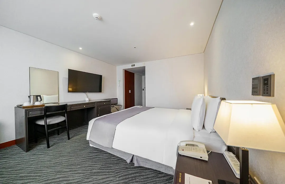 Hotel President-1